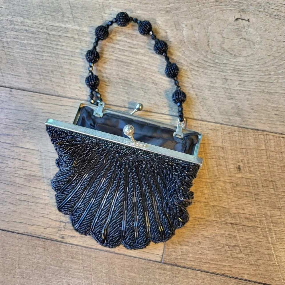 Vintage Black Beaded Shell Evening Bag Kiss Lock Clutch Beaded Handle Formal